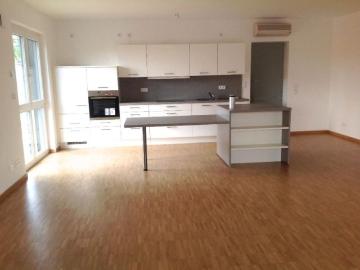 Moderne 2 Zi Wohnung mit EBK und Balkon