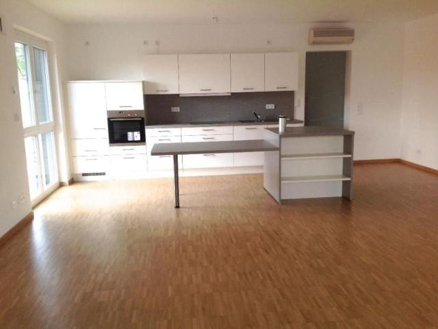 Moderne 2 Zi Wohnung mit EBK und Balkon