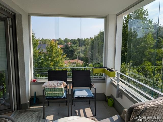Seniorengerechtes Wohnen in Zaberfeld: Moderne 2 Zi Whg. mit überdachtem Balkon, EBK und TG Stpl