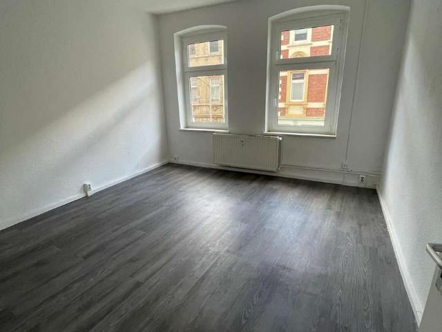 moderne 2 Zimmer mit Tageslichtbad ab sofort in Dessau Süd zu vermieten