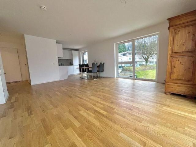 Moderne 2 Zimmer NB Wohnung mit EBK und TG