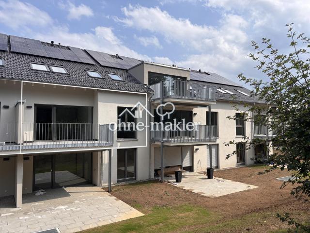 Moderne 2 Zimmer Neubau Wohnung mit Küche, Balkon und 2 Stellplätzen in Nürtingen Oberensingen