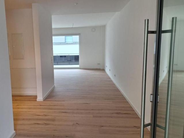 Moderne 2 Zimmer Neubauwohnung mit Balkon im 1. Obergeschoss