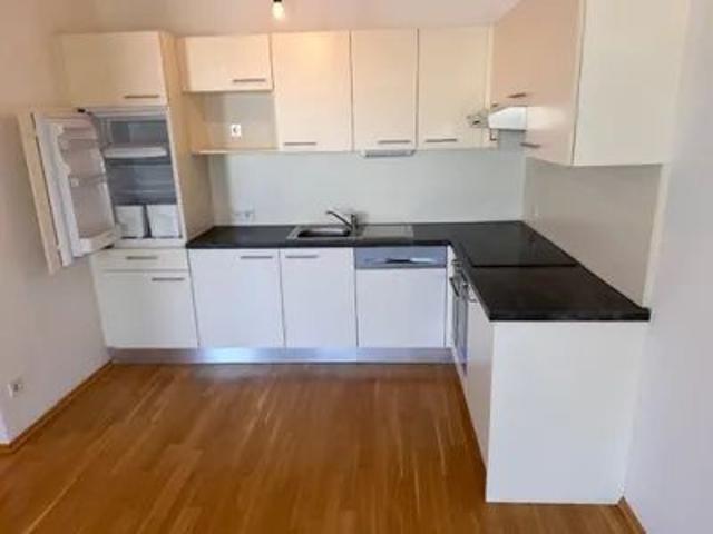 Moderne 2 Zimmer Neubauwohnung mit Balkon & Komplettküche Direkt an der U1 Kagraner Platz mit Blick auf die Wiener Hausberge