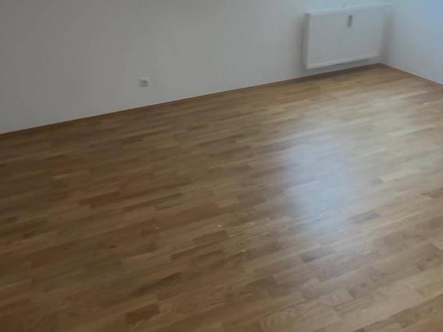 Moderne 2 Zimmer Dachwohnung mit Klimaanlage