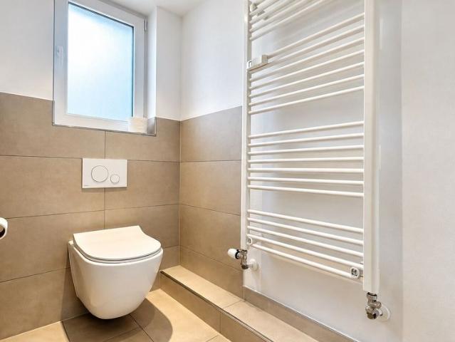 MODERNE 2 ZIMMER DACHGESCHOSSWOHNUNG IN ZENTRALER LAGE ZU MIETEN!