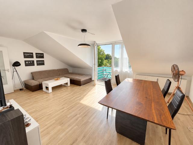 Moderne 2 Zimmer Dachgeschosswohnung mit Südbalkon & optimalem Grundriss – provisionsfrei