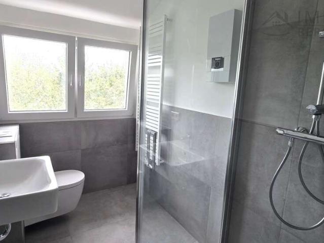 MODERNE 2 ZIMMER DACHGESCHOSSWOHNUNG MIT SCHÖNEM AUSBLICK ÜBER REMSCHEID