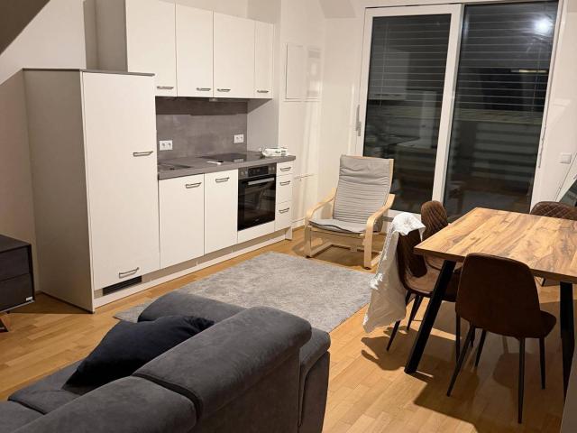 Moderne 2 Zimmer Dachgeschosswohnung mit Terrasse