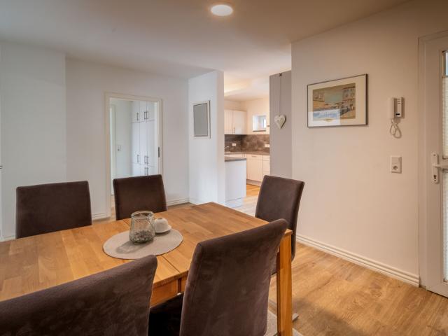 Moderne 2 Zimmer Eigentumswohnung mit Balkon, nahe Husumer Schlosspark und Innenstadt