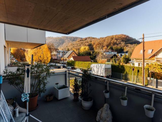 Moderne 2 Zimmer Eigentumswohnung mit großem Balkon + Parkplatz + riesigem Kellerabteil