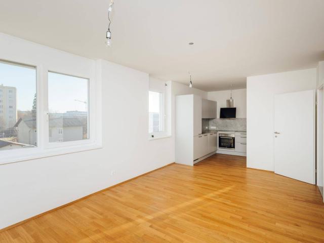 Moderne 2 Zimmer Eigentumswohnung mit großem Balkon + Parkplatz + riesigem Kellerabteil