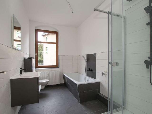 Moderne 2 Zimmer Erdgeschosswohnung mit Badewanne & Regendusche