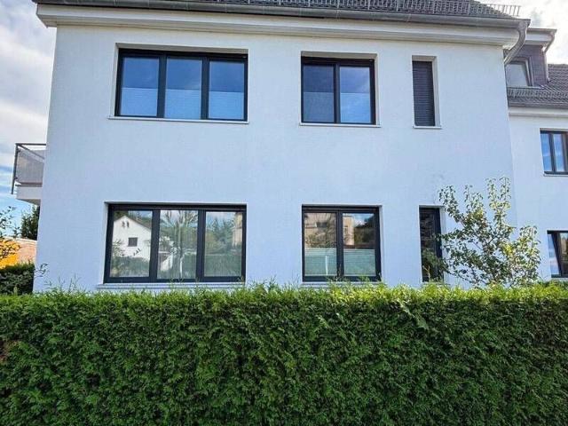 Moderne 2 Zimmer Terrassenwohnung mit Garten