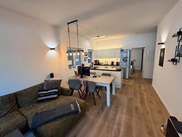 Moderne 2 Zimmer Wohnung BJ 2018 mit Terrasse, Küche & TG