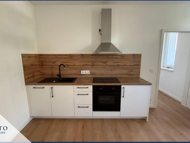 Moderne 2 Zimmer Wohnung frisch Renoviert mit neuer Einbauküche und Balkon