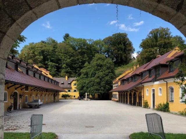Moderne 2 Zimmer Wohnung im Gutshof Glanegg