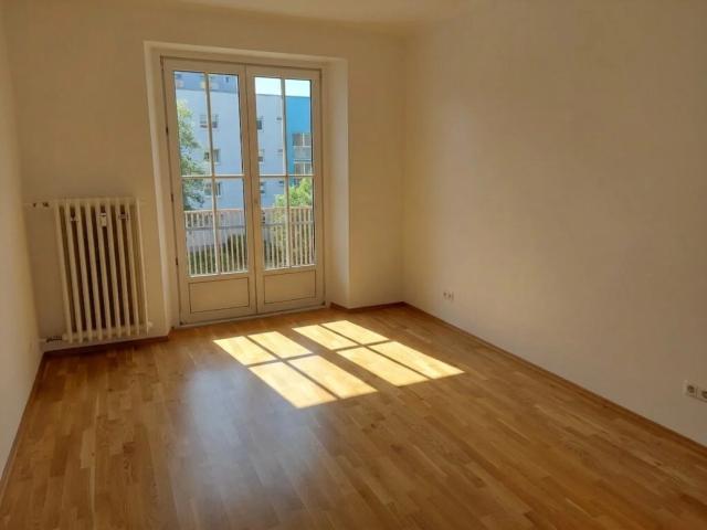 Sanierte 2 Zimmer Wohnung in Steyr, 44m², 2. Etage, Bad mit Fenster!