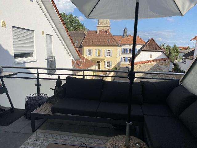 Moderne 2 Zimmer Wohnung mit Ostbalkon, Aufzug, Fußbodenheizung & Einbauküche