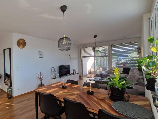 Moderne 2 Zimmer Wohnung mit Balkon und Carport