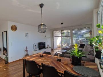 Moderne 2 Zimmer Wohnung mit Balkon und Carport