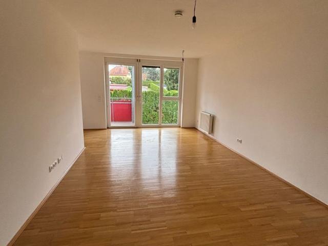 Moderne 2 Zimmer Wohnung mit Balkon und Carportparkplatz
