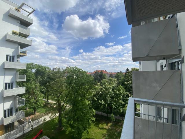 Moderne 2 Zimmer Wohnung mit Balkon und Einbauküche in 1140 Wien HOFLAGE