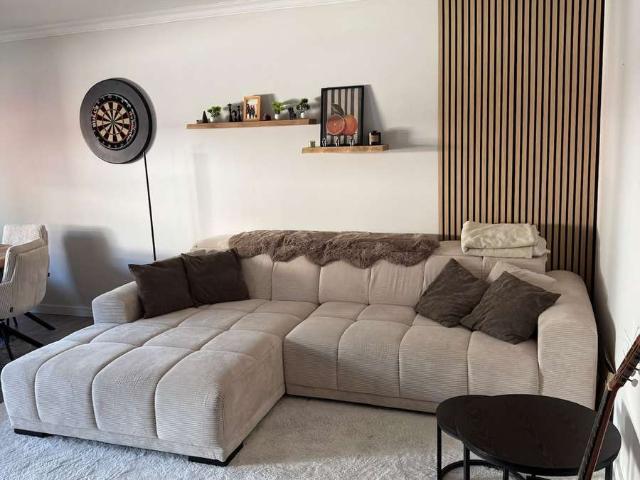 Moderne 2 Zimmer Wohnung mit Balkon, Einbauküche, Bad mit Fußbodenheizung, Abstellkammer, Parkplatz