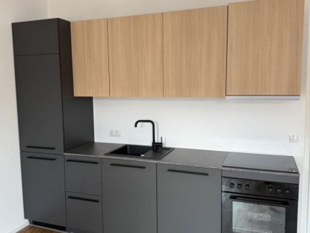 Moderne 2 Zimmer Wohnung mit Balkon, Stadt und Grünblick in zentraler Lage in Graz, vollsaniert!