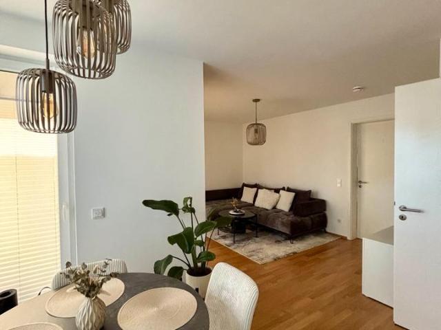 moderne 2 Zimmer Wohnung mit EBK, Terrasse und Tiefgarage
