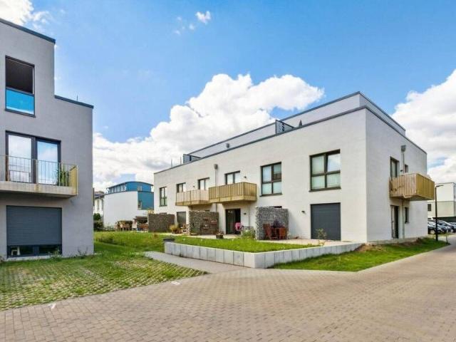 Moderne 2 Zimmer Wohnung mit Einbauchküche und Terrasse zu vermieten!