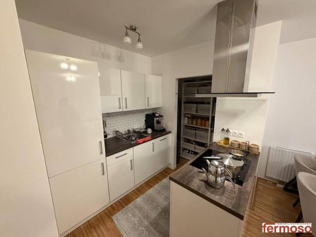 Moderne 2 Zimmer Wohnung mit Einbauküche, Fußbodenheizung & Aufzug in 1210 Wien!