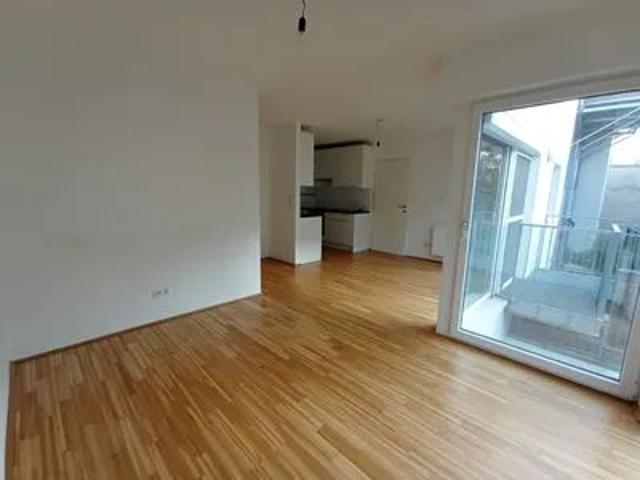 Moderne 2 Zimmer Wohnung mit Garten, Terrasse und Klimaanlage!