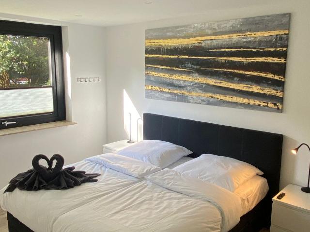 Moderne 2 Zimmer Wohnung mit Garten, Hannover Amsterdam Apartments for Rent