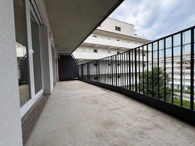 MODERNE 2 ZIMMER WOHNUNG MIT GROßEM BALKON NÄHE ST.PETER SCHULZENTRUM
