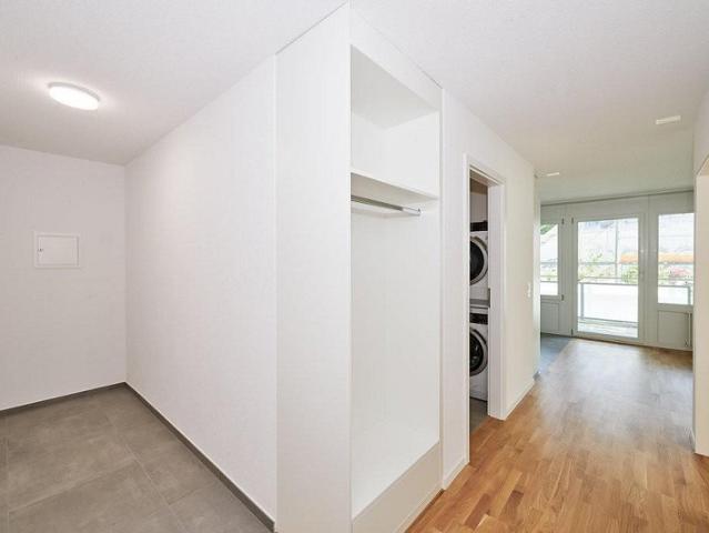 Moderne 2 Zimmer Wohnung mit grossem Balkon!