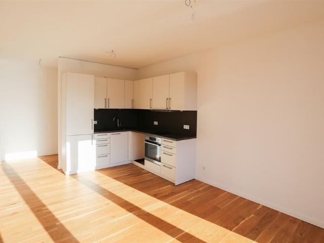 Moderne 2 Zimmer Wohnung mit großem Eckbalkon und elegant separierter Küche nahe der Havel