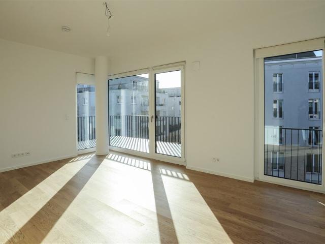 Moderne 2 Zimmer Wohnung mit großem Eckbalkon und elegant separierter Küche nahe der Havel