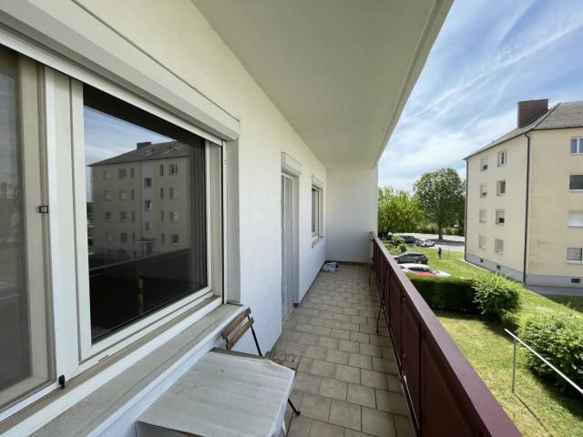 MODERNE 2 ZIMMER WOHNUNG MIT GROSSER LOGGIA NÄHE ZENTRUM VON EISENSTADT KFZ STELLPLATZ