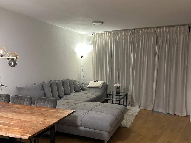 Moderne 2 Zimmer Wohnung mit großer Terrasse & begrünter Dachterrasse