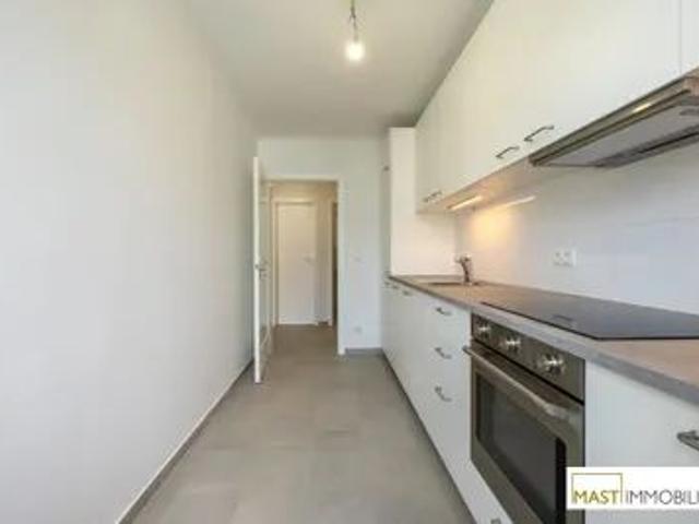 Moderne 2 Zimmer Wohnung mit hochwertiger Einbauküche und zwei Balkonen in zentraler Lage des 15. Bezirks