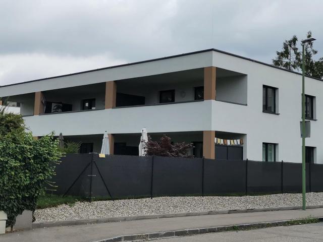 Moderne 2 Zimmer Wohnung mit Küche, großzügiger Loggia und Tiefgaragenparkplatz