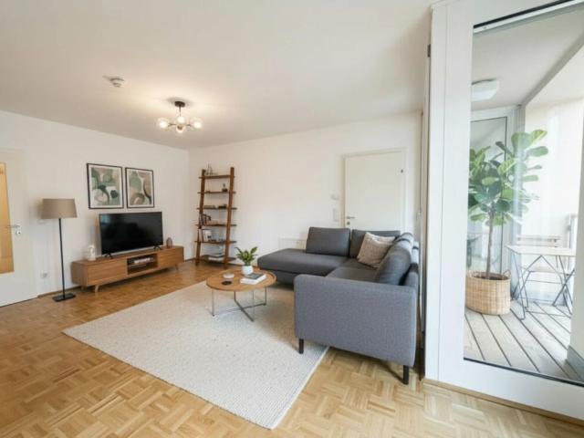 Moderne 2 Zimmer Wohnung mit * Loggia und Tiefgaragenstellplatz * Stadtblick in Graz