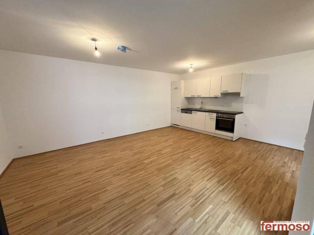 Moderne 2 Zimmer Wohnung mit Loggia, Einbauküche & Fußbodenheizung im 5. Stock, Wien 1200!