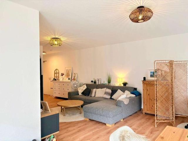 Moderne 2 Zimmer Wohnung mit Terrasse und Gartenanteil