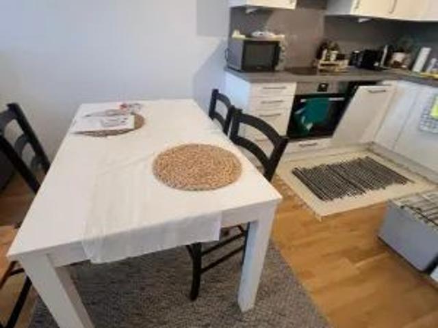 Moderne 2 Zimmer Wohnung mit Terrasse, voll möbliert