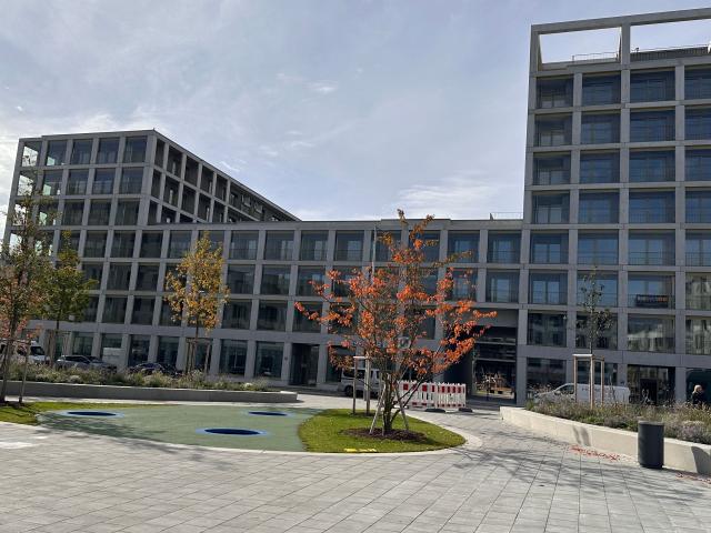 Moderne 2 Zimmer Wohnung, voll möbliert, mit Loggia & Zugang zur Dachterrasse in München Pasing