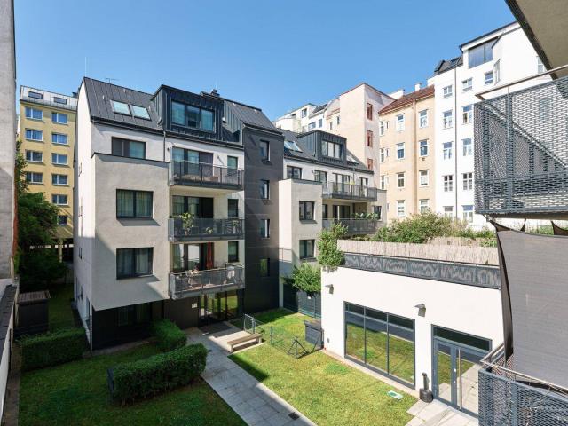 Moderne 2 Zimmerwohnung mit großzügigem Balkon zum ruhigen Innenhof!