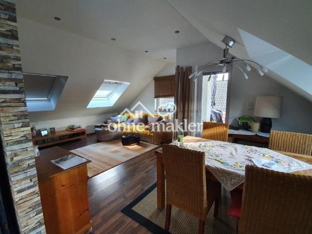 Moderne 3,5 Zi. DG Wohnung mit Balkon in toller Lage von privat