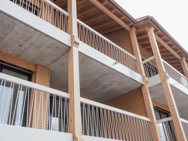 Moderne 3.5 Zimmerwohnung mit Gartensitzplatz & Bergpanorama
